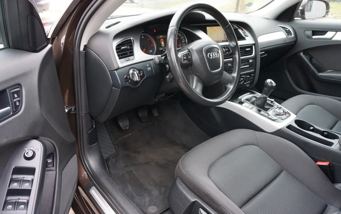 Audi A4 cena 37900 przebieg: 173000, rok produkcji 2011 z Brzozów małe 232